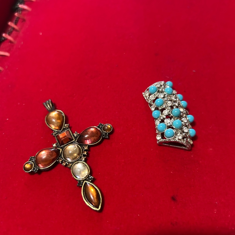 Elegant Multicolor Pendant and Turquoise Brooch Set
